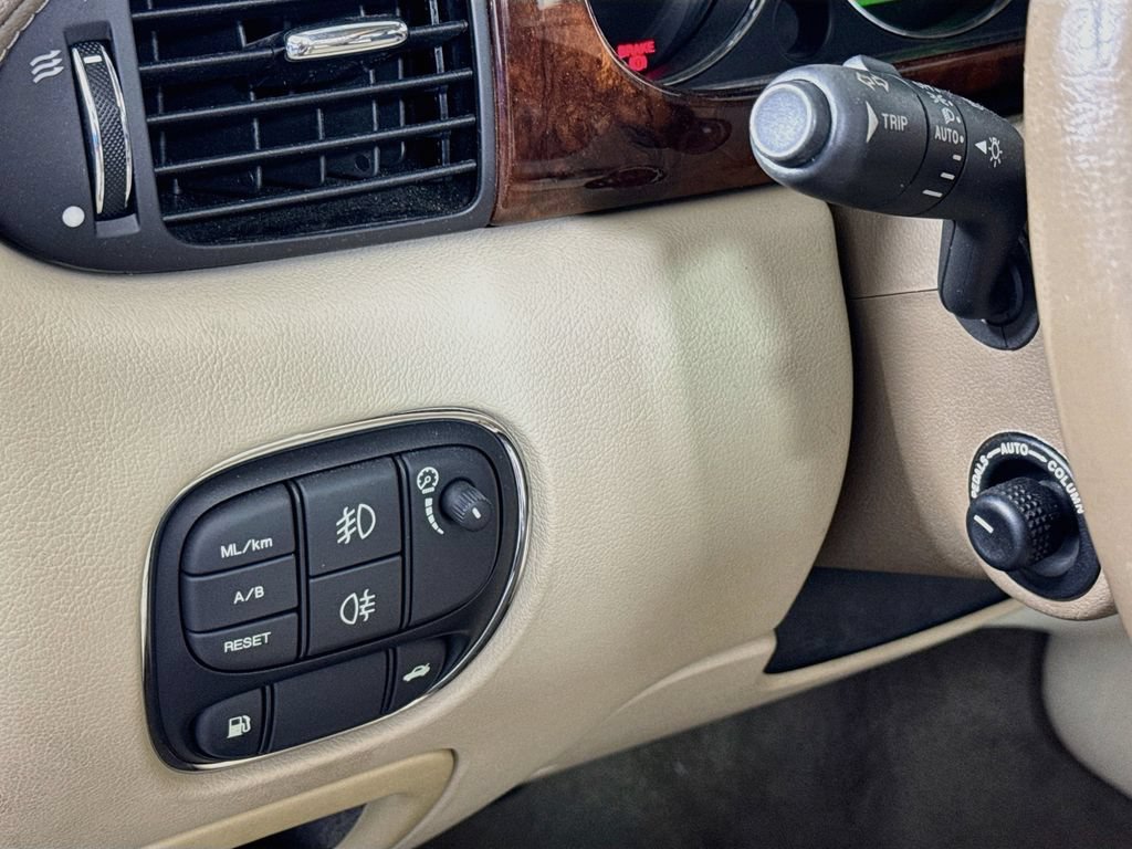 Used 2005 Jaguar XJ8 RWD image 10