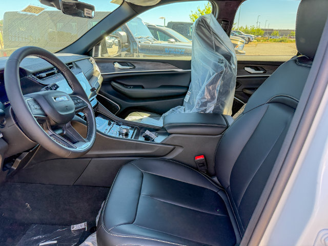 New 2026 Jeep Grand Cherokee Limited w/ Limited Altitude Package AWD/4WD image 12