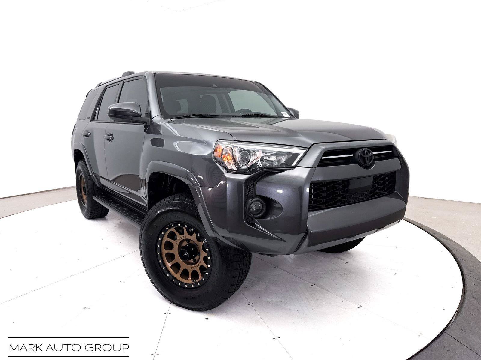Used 2020 Toyota 4Runner SR5 AWD/4WD image 1