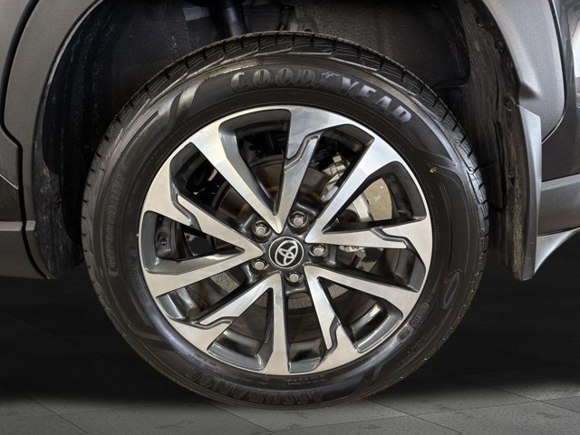 Used 2024 Toyota Corolla Cross XLE FWD image 23