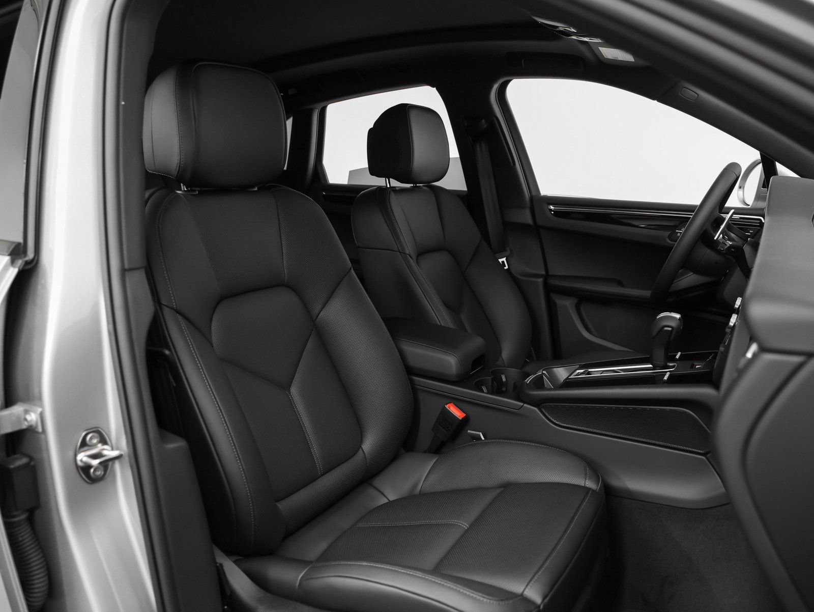 Certified 2025 Porsche Macan image 19