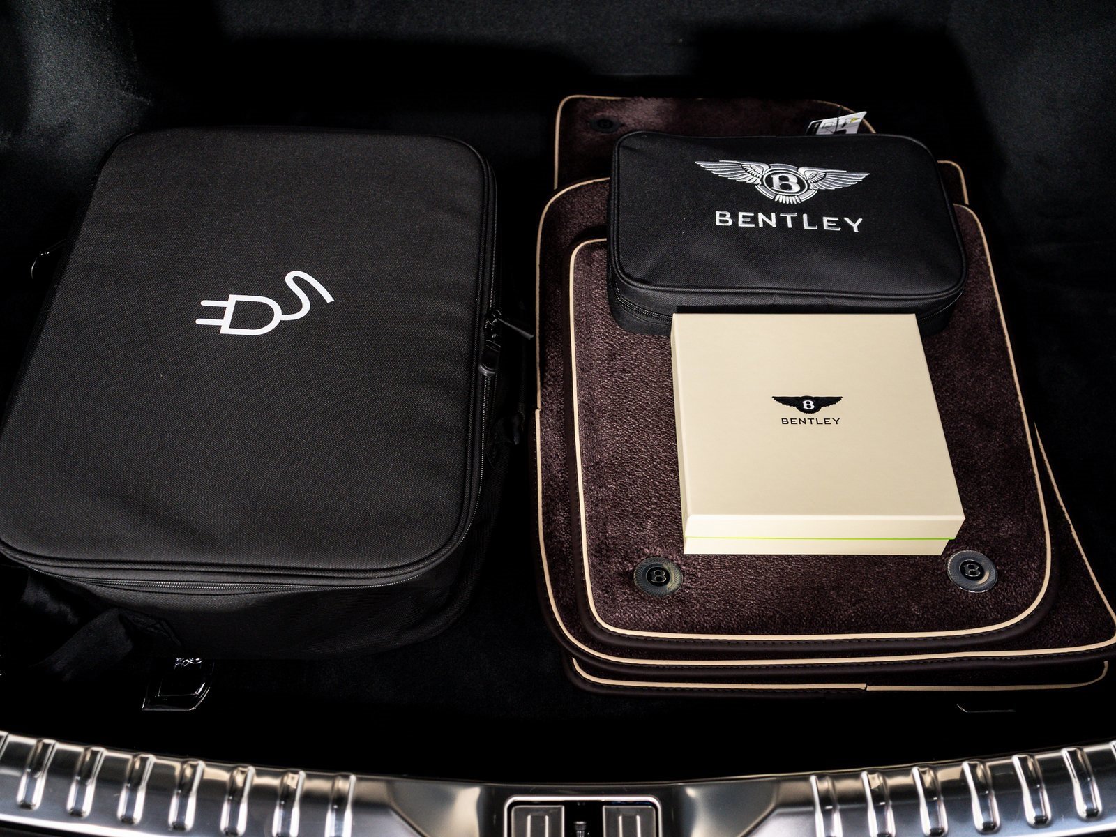 New 2025 Bentley Flying Spur Plug-In Hybrid image 23