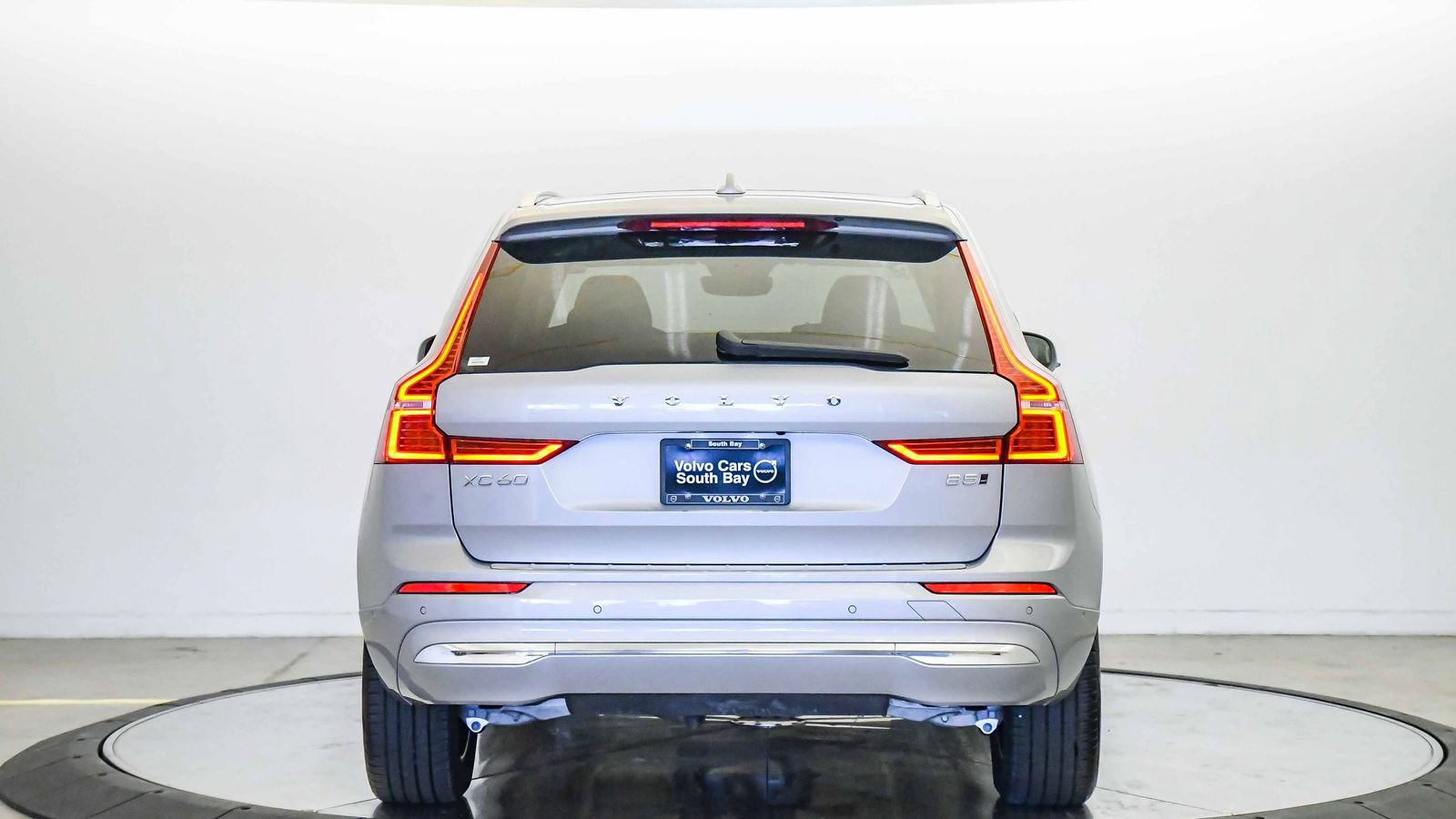 Certified 2023 Volvo XC60 B5 Plus w/ Climate Package AWD/4WD image 3