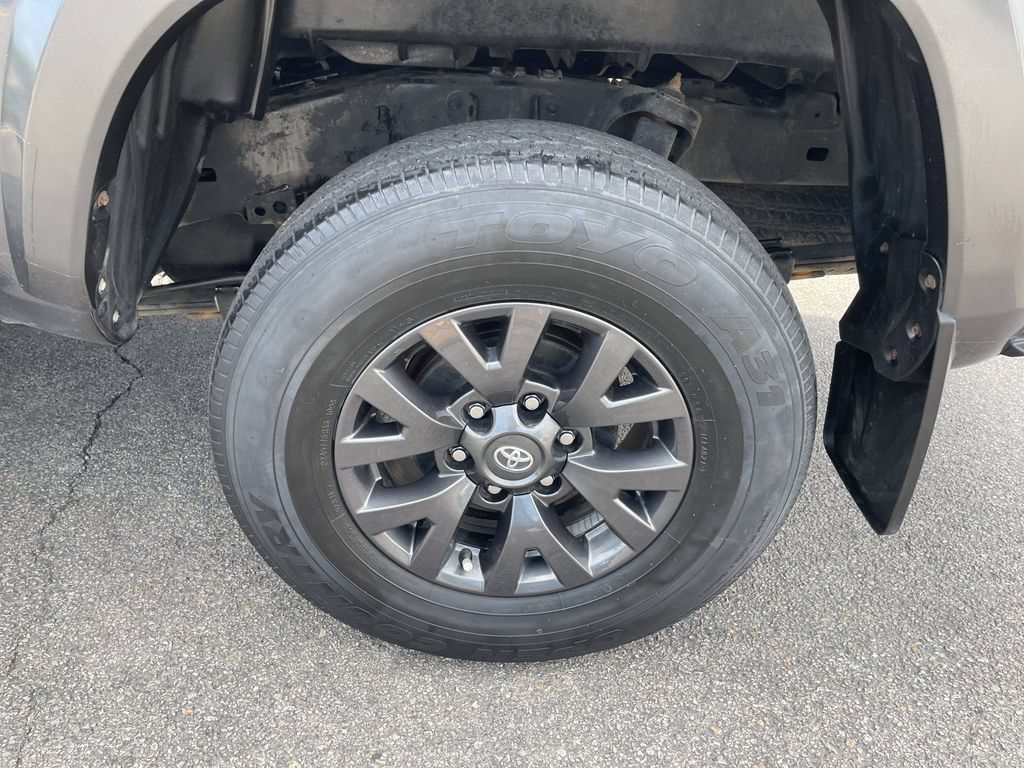 Certified 2022 Toyota Tacoma SR5 w/ SR5 Appearance Package (SM) AWD/4WD image 10