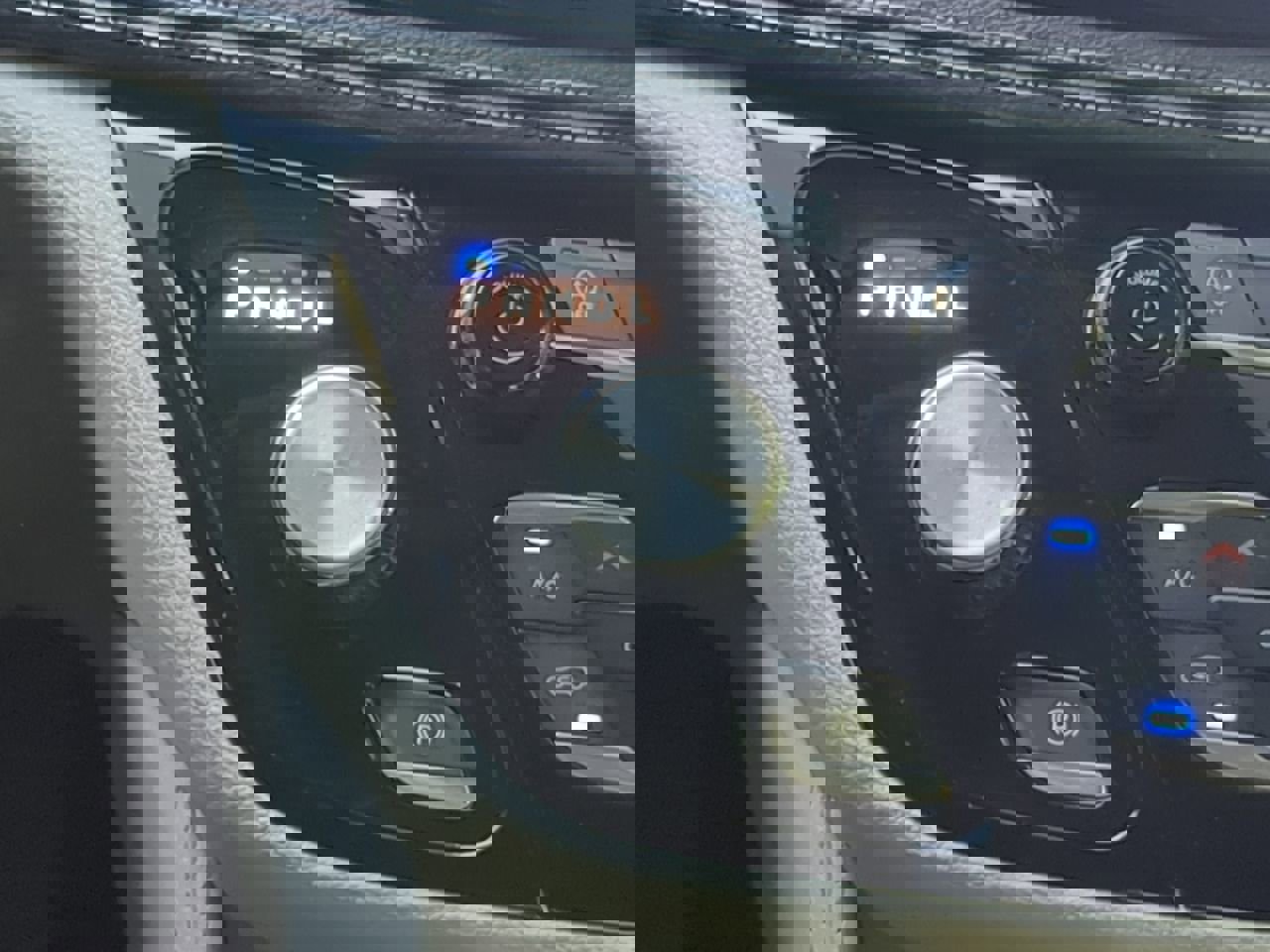 Used 2024 Chrysler Pacifica Limited w/ Trailer Tow Group image 16