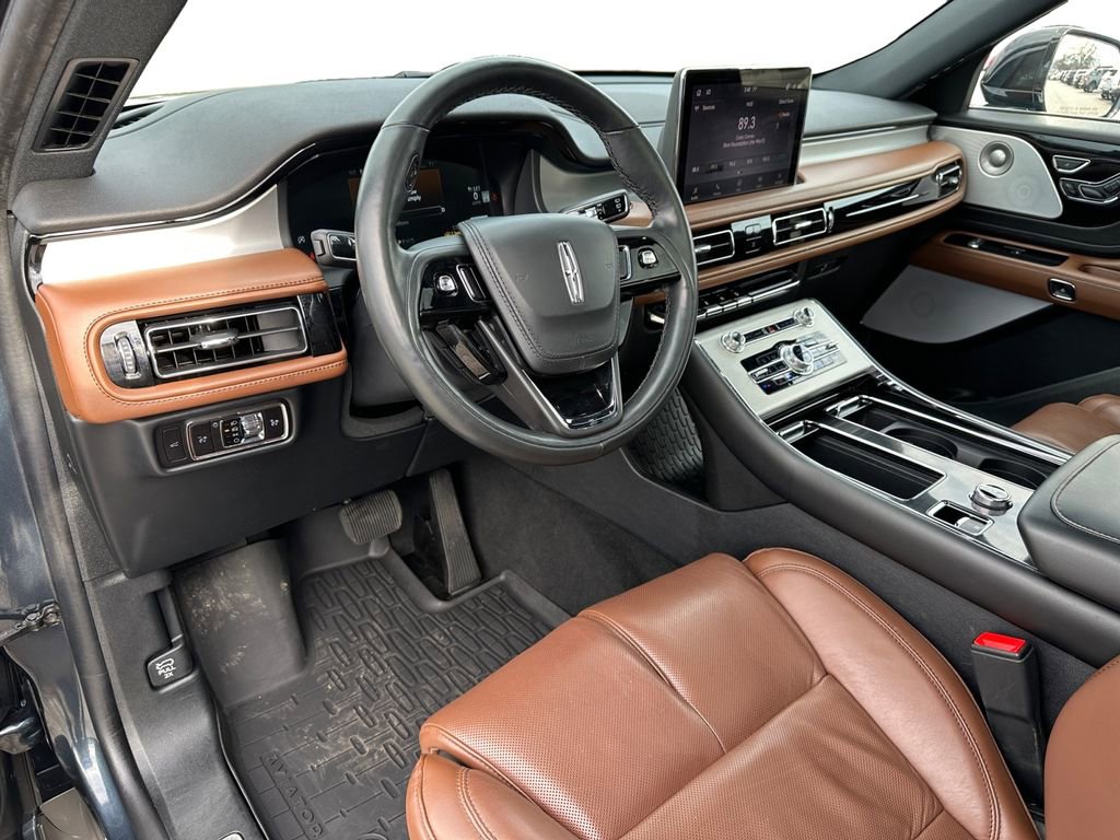 Used 2023 Lincoln Aviator Reserve w/ Equipment Group 201A image 14