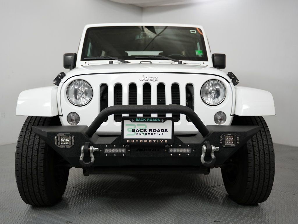 Used 2015 Jeep Wrangler Unlimited Sahara w/ Connectivity Group AWD/4WD image 3