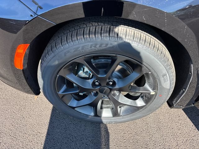 New 2027 Chrysler Pacifica Limited w/ Family Tech Group FWD image 36
