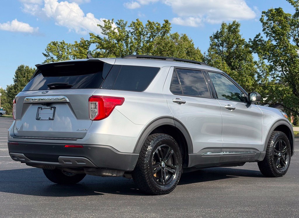 Used 2021 Ford Explorer XLT w/ Equipment Group 202A AWD/4WD image 3
