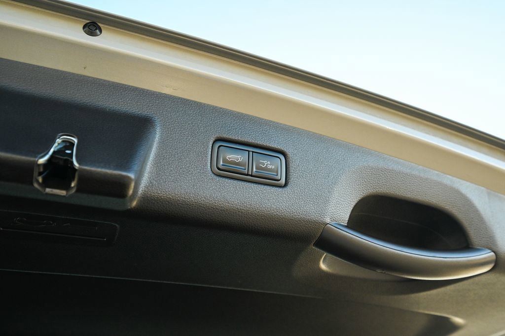 Used 2025 Kia Carnival SX Prestige image 17