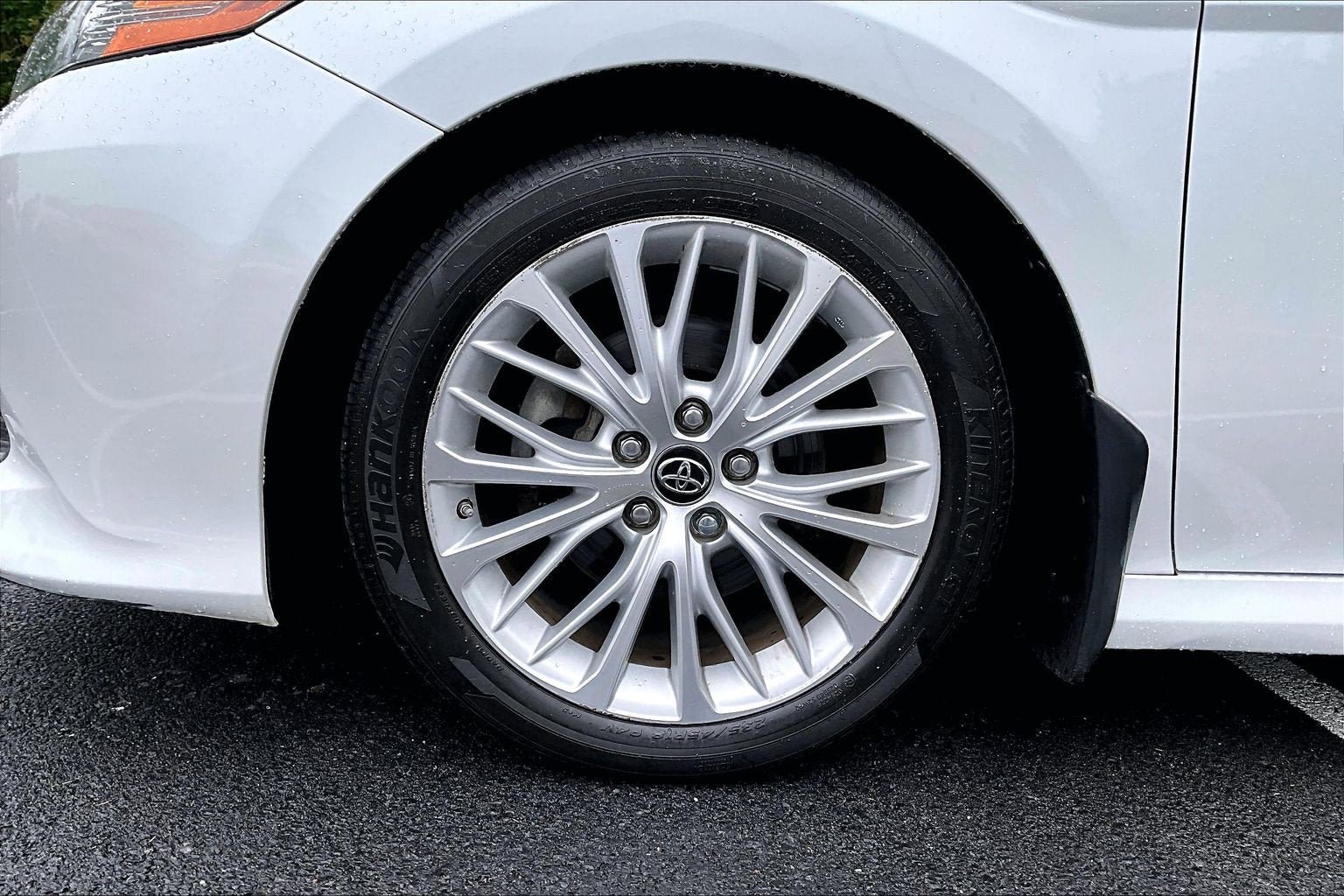 Used 2018 Toyota Camry XLE FWD image 9