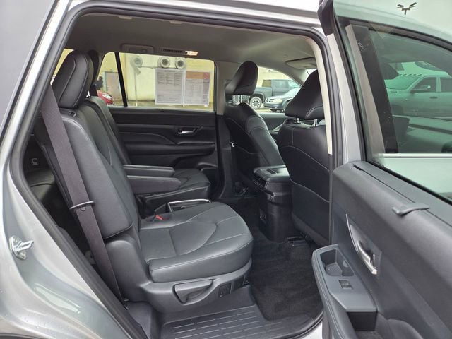 Used 2025 Toyota Grand Highlander AWD image 15