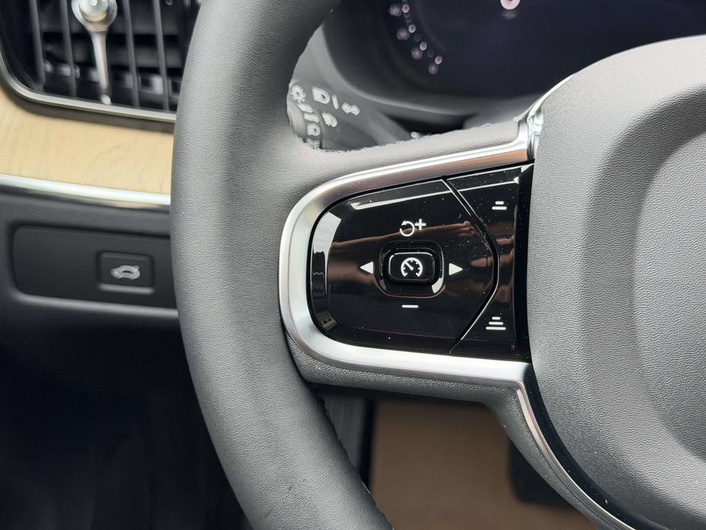 New 2026 Volvo XC60 B5 Plus w/ Climate Package AWD/4WD image 8