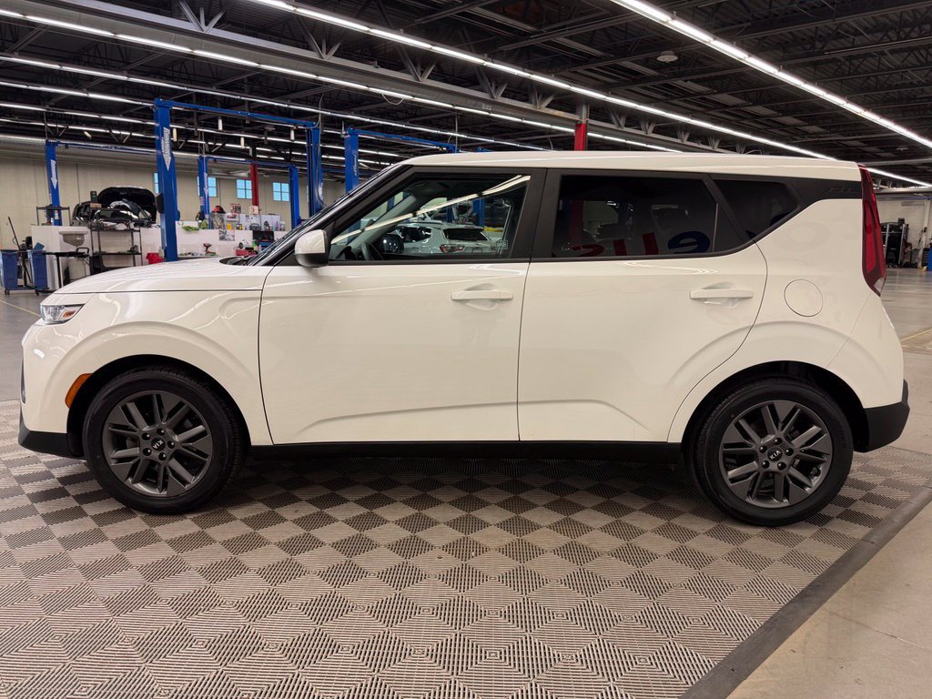 Used 2021 Kia Soul S FWD image 4