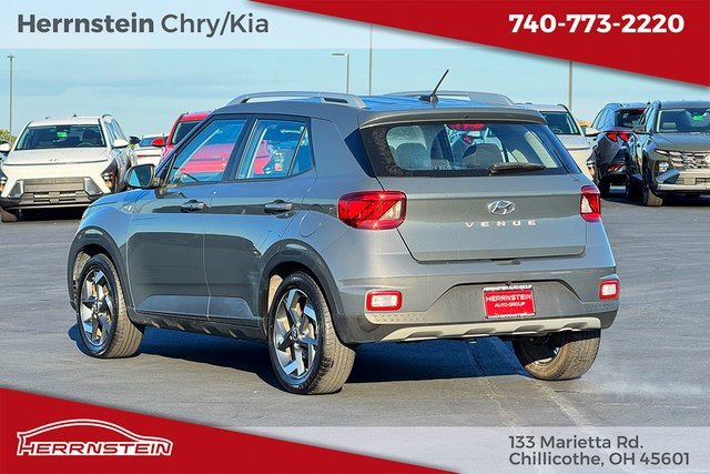 Used 2024 Hyundai Venue SEL image 5