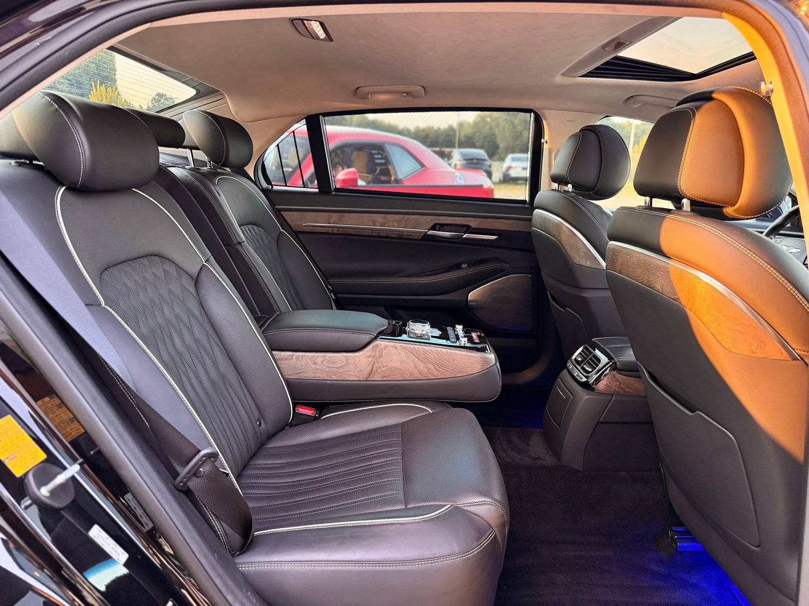 Used 2020 Genesis G90 3.3T Premium RWD image 32