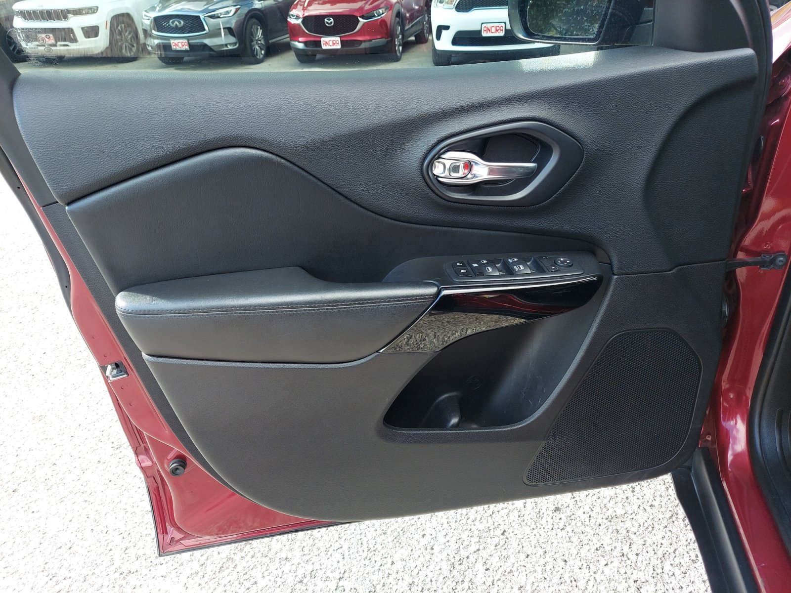 Used 2020 Jeep Cherokee Latitude Plus FWD image 27