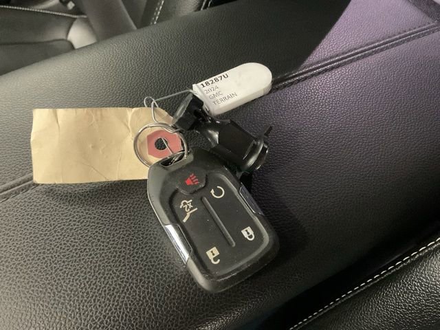 Used 2024 GMC Terrain SLT image 22