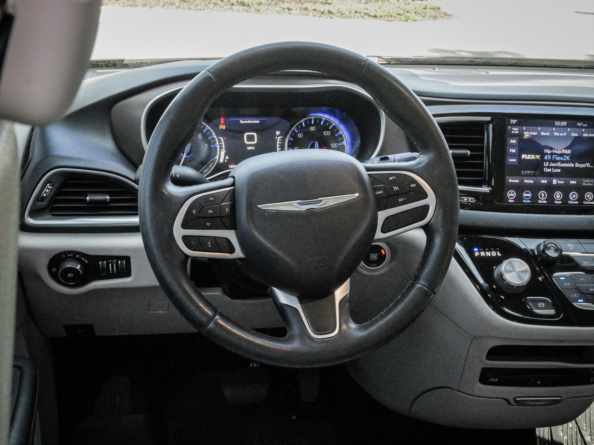 Used 2018 Chrysler Pacifica Touring-L Plus w/ Tire & Wheel Group FWD image 6