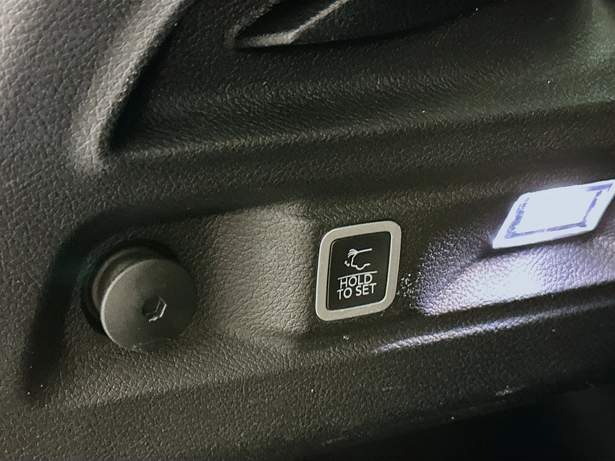 Used 2023 Jeep Grand Cherokee L Laredo image 32