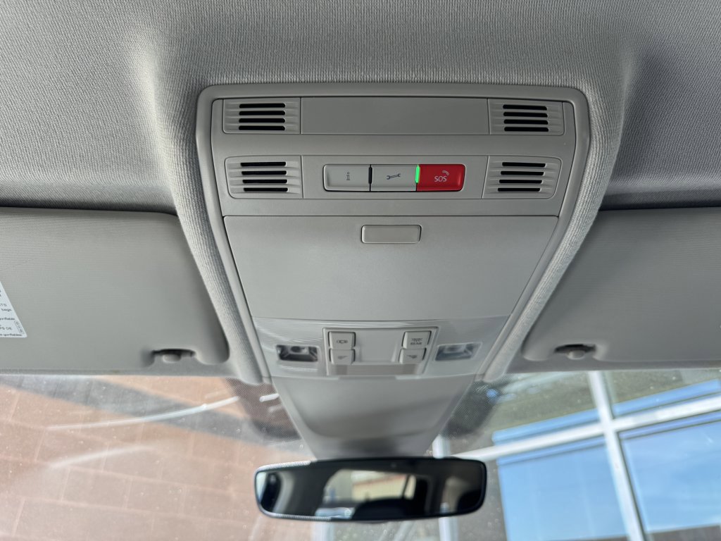 Used 2023 Volkswagen Tiguan SE image 26