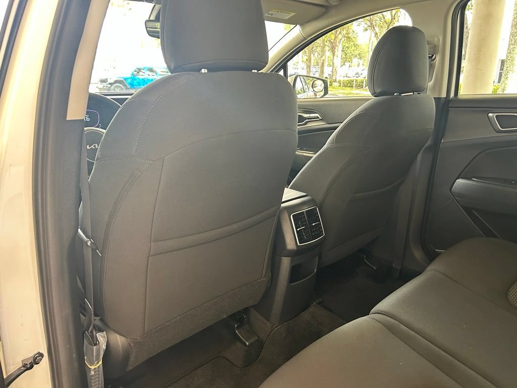 Used 2024 Kia Sportage LX FWD image 33