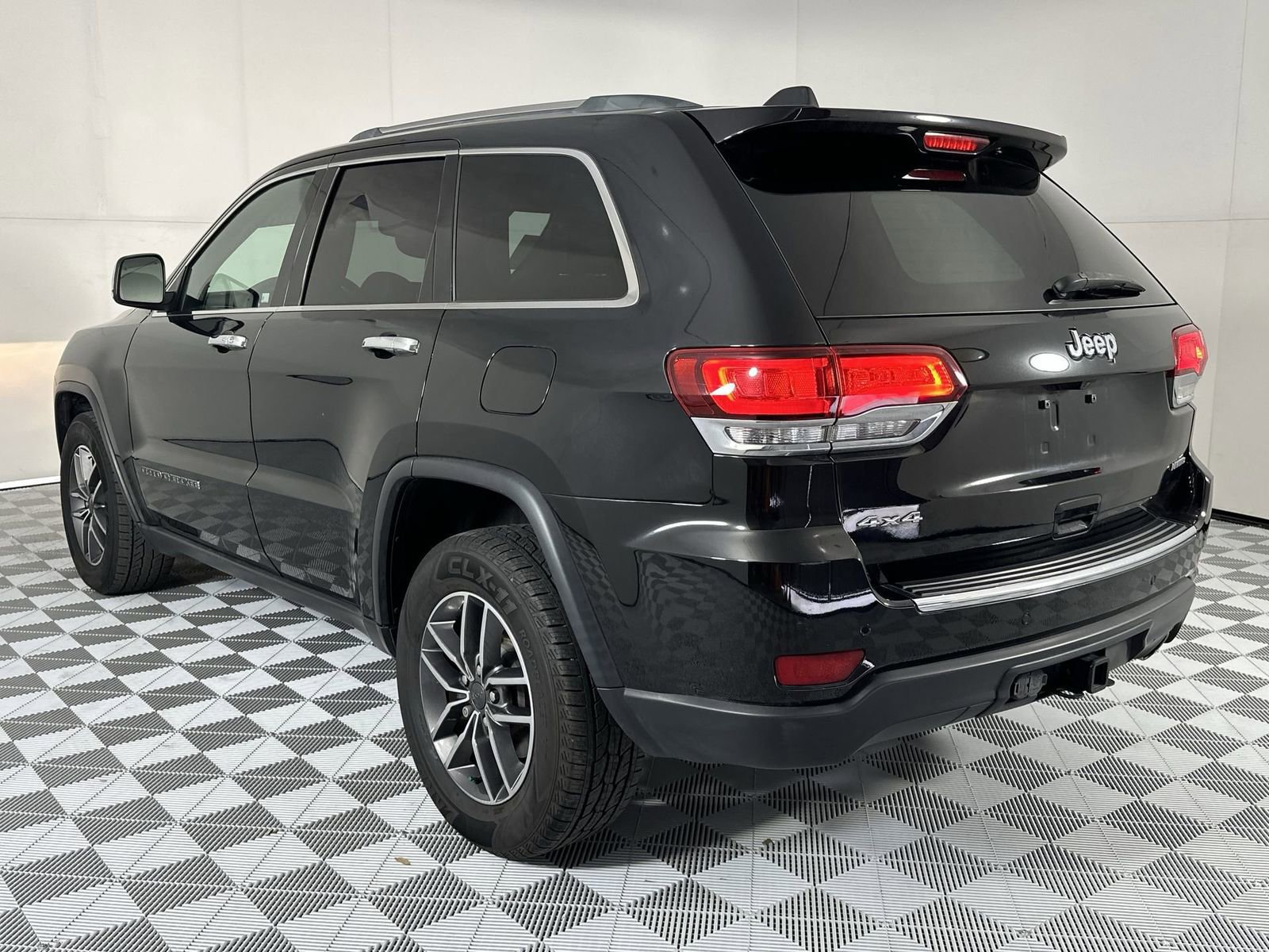Used 2020 Jeep Grand Cherokee Limited w/ Trailer Tow Group IV AWD/4WD image 6