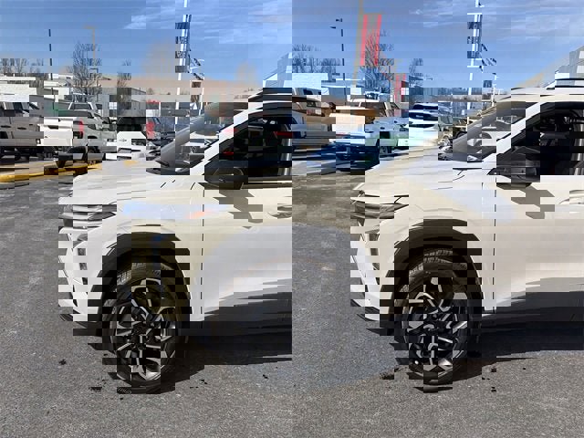 New 2026 Chevrolet Trax RS w/ Driver Confidence Package image 8