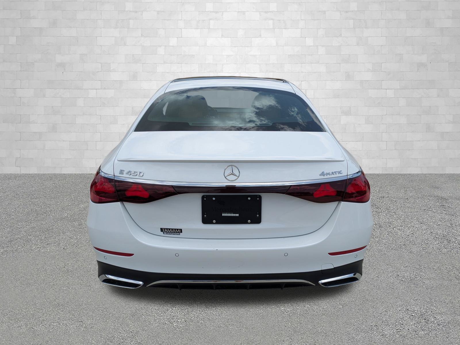 Used 2025 Mercedes-Benz E 450 4MATIC Sedan image 3