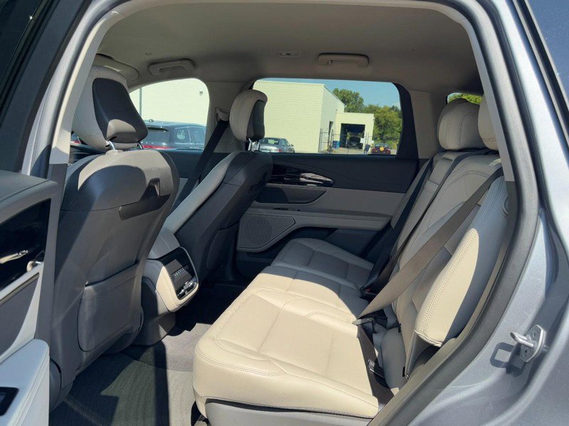 Certified 2024 Lincoln Nautilus Premier image 12