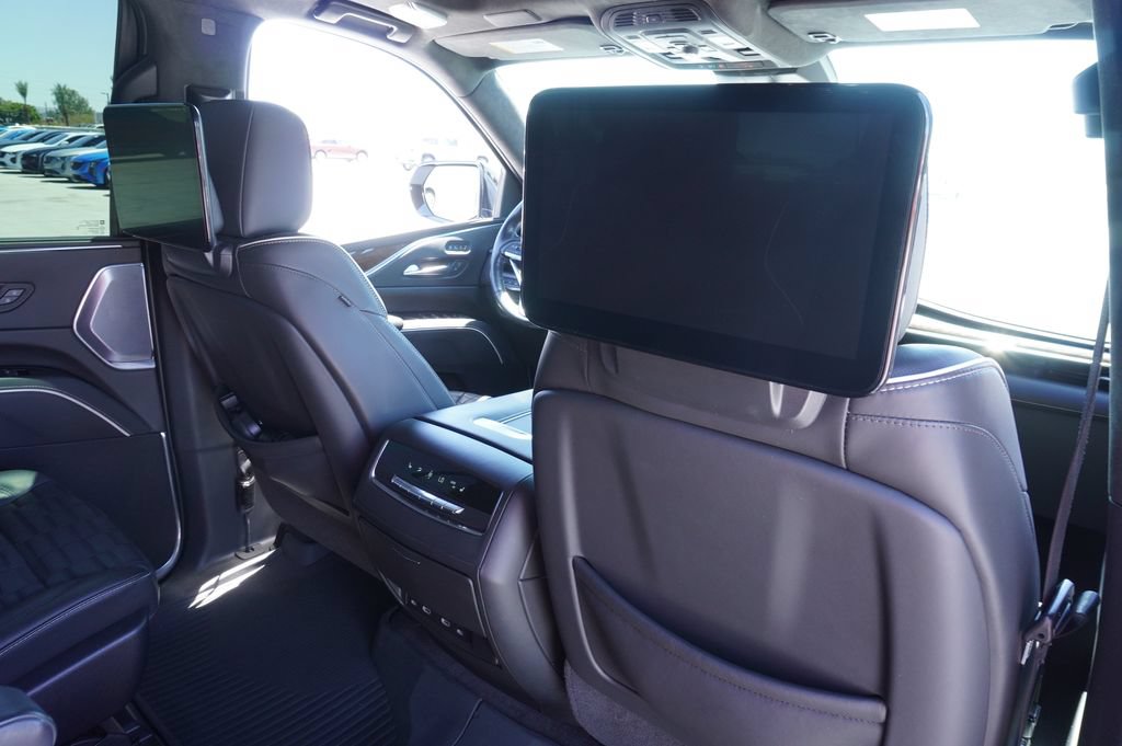 Certified 2023 Cadillac Escalade Sport Platinum w/ LPO, ONYX Package AWD/4WD image 11