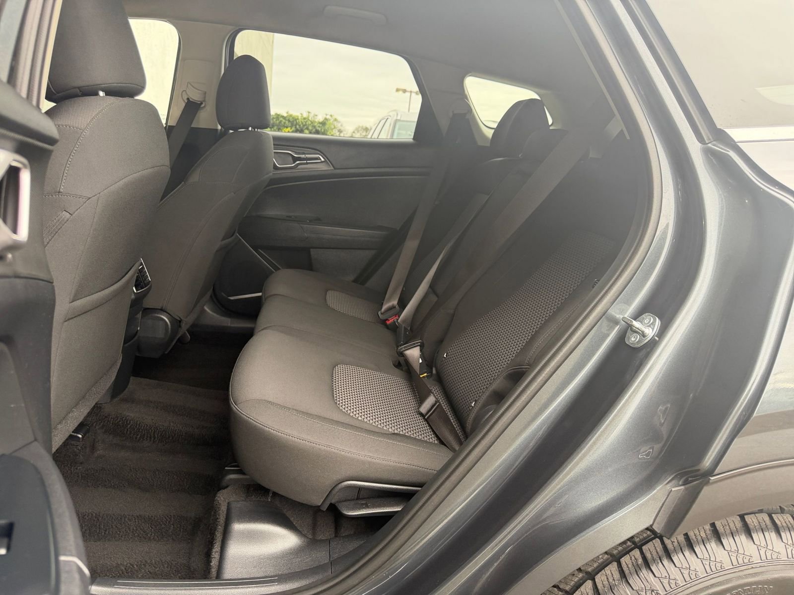 Used 2025 Kia Sportage LX image 37