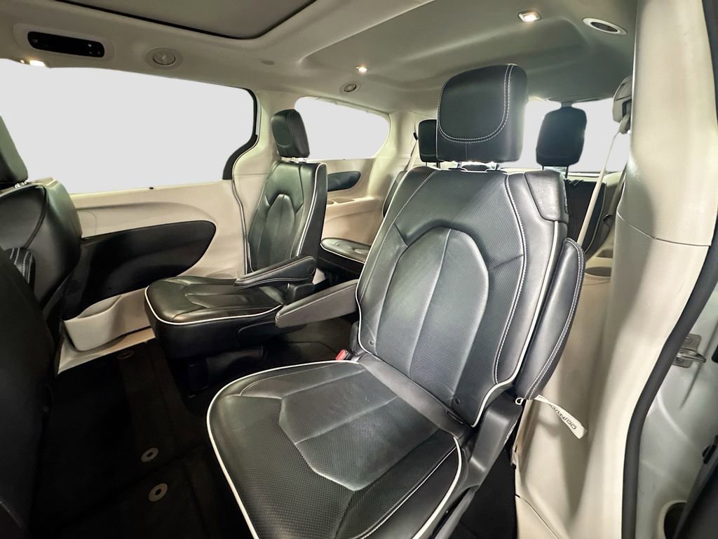 Used 2023 Chrysler Pacifica Limited image 19