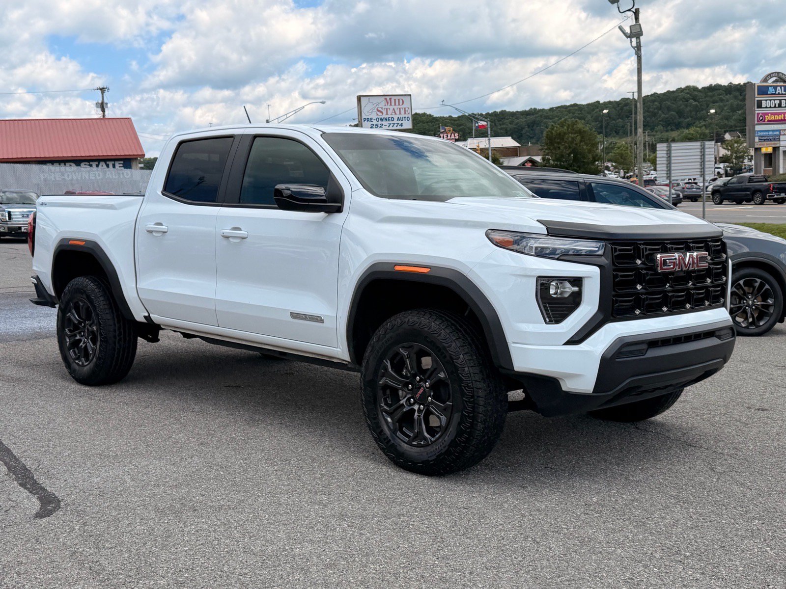 Used 2025 GMC Canyon Elevation AWD/4WD image 8