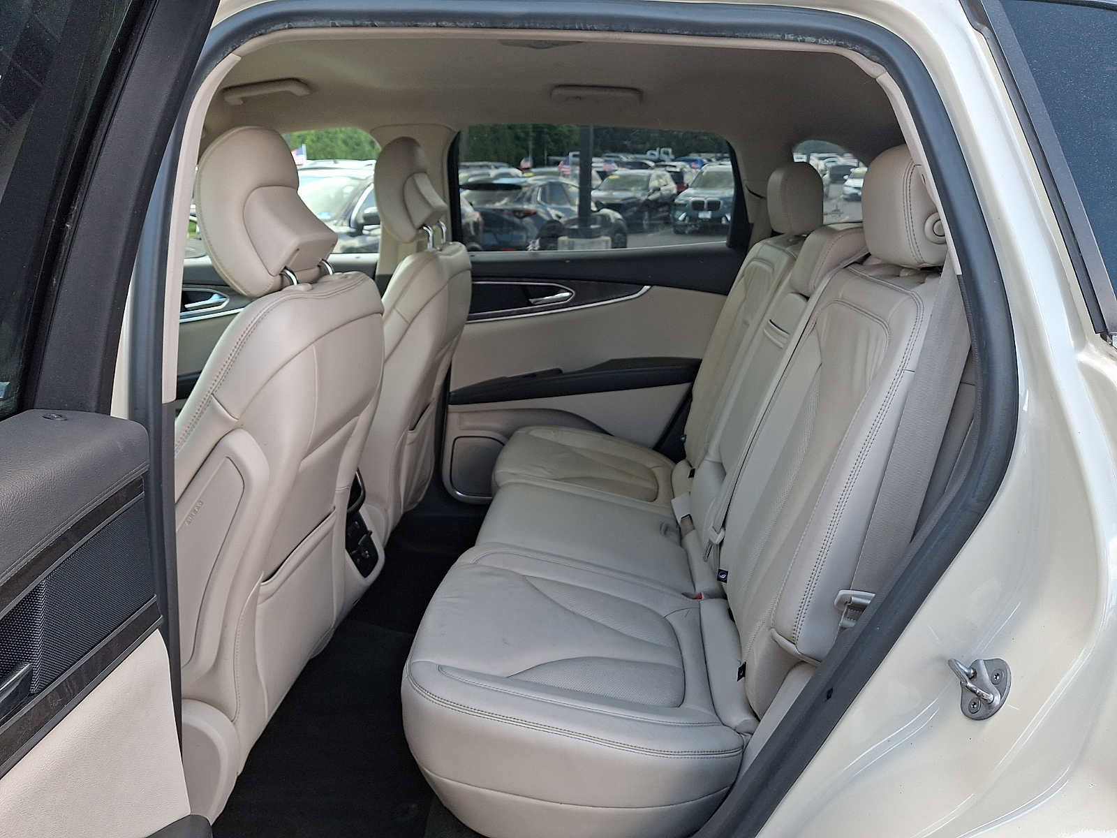 Used 2016 Lincoln MKX Select w/ Select Plus Package AWD/4WD image 10