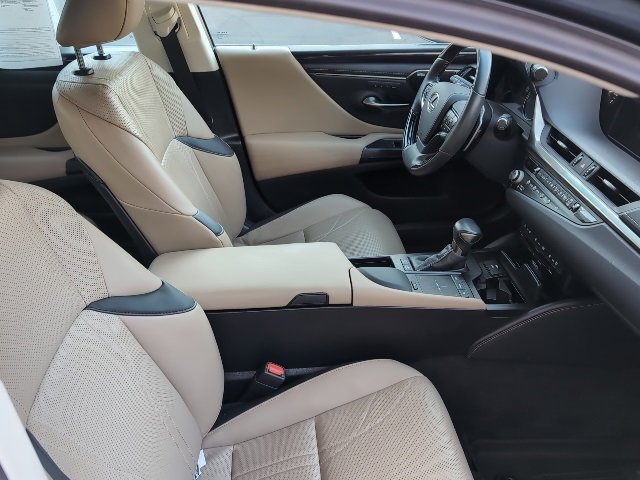 Used 2021 Lexus ES 300h w/ Luxury Package image 25