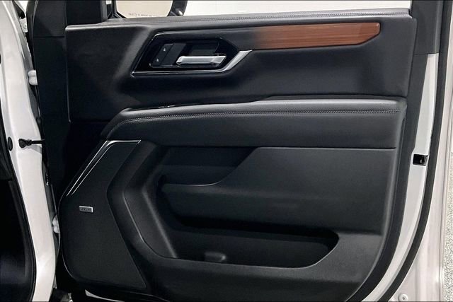 Used 2025 GMC Yukon Denali w/ Sun & Power Step Package image 29