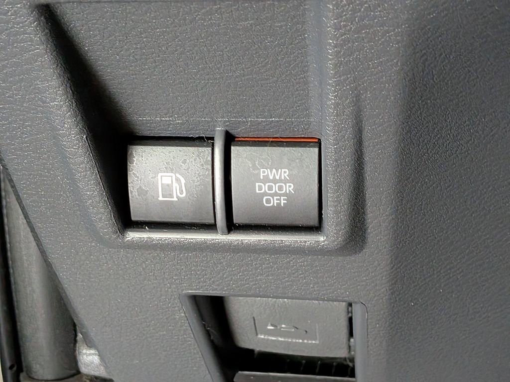 Used 2021 Toyota Sienna Limited image 20