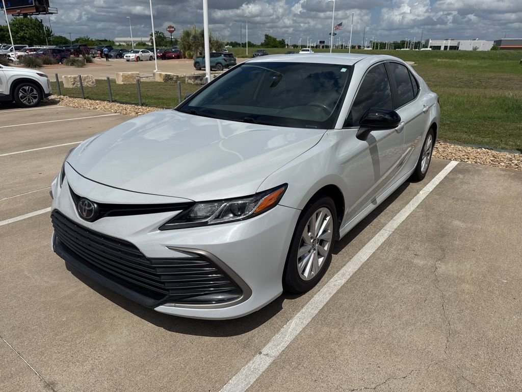 Certified 2022 Toyota Camry LE FWD image 4