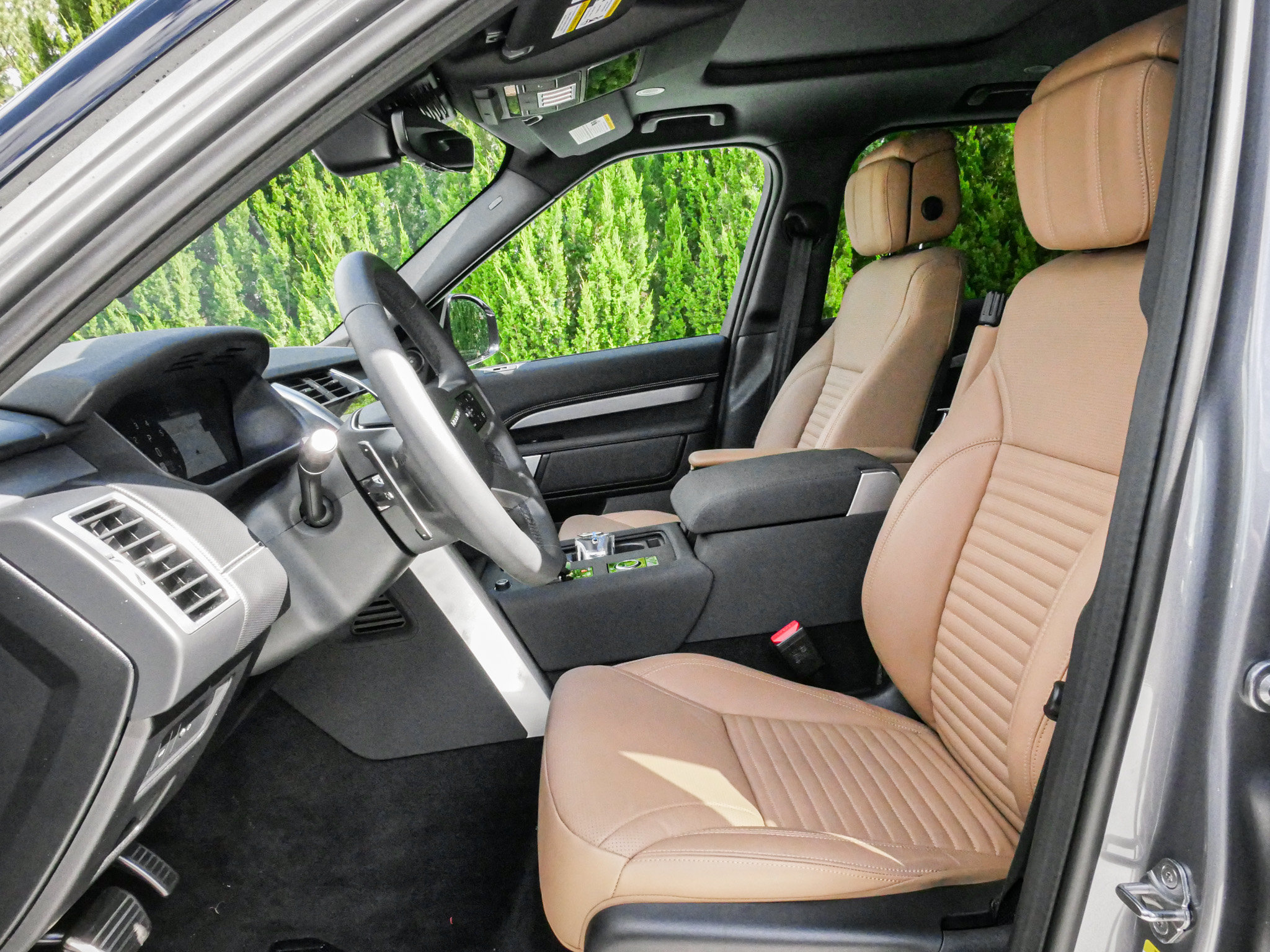 Used 2026 Land Rover Discovery Limited Edition AWD/4WD image 16