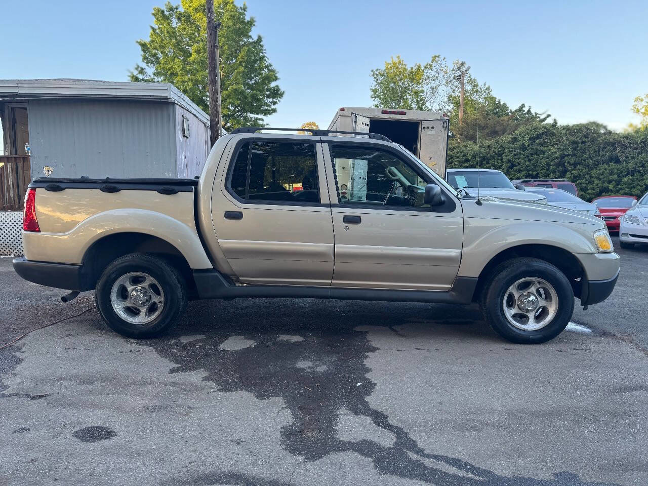 Used 2005 Ford Explorer Sport Trac XLT AWD/4WD image 4