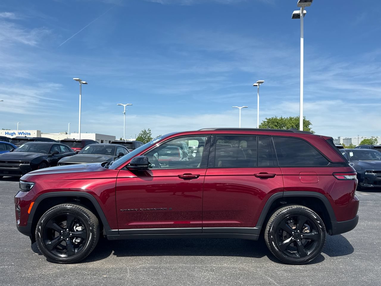 Used 2025 Jeep Grand Cherokee Limited w/ Luxury Tech Group II AWD/4WD image 5