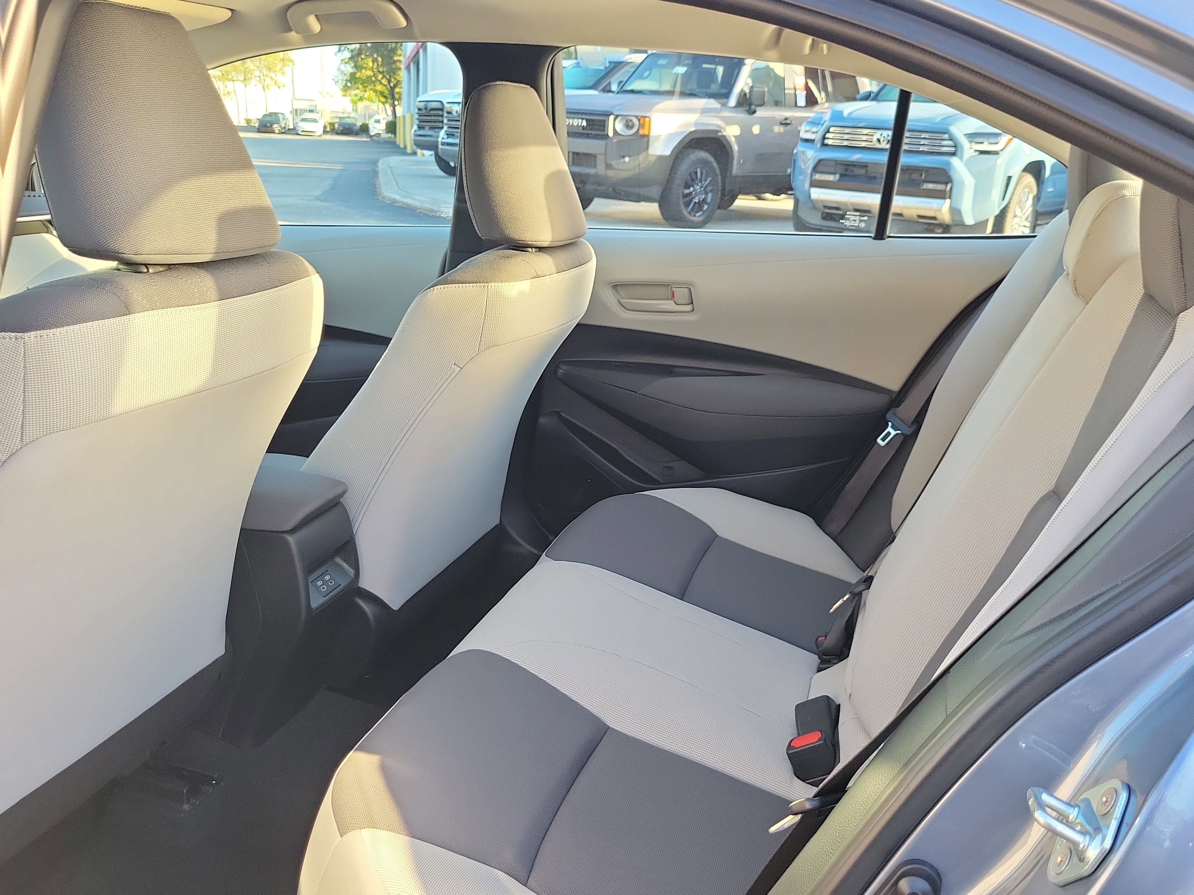 Used 2023 Toyota Corolla LE image 9