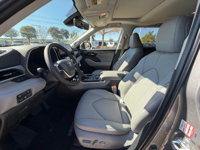 New 2026 Toyota Highlander Limited AWD/4WD image 12