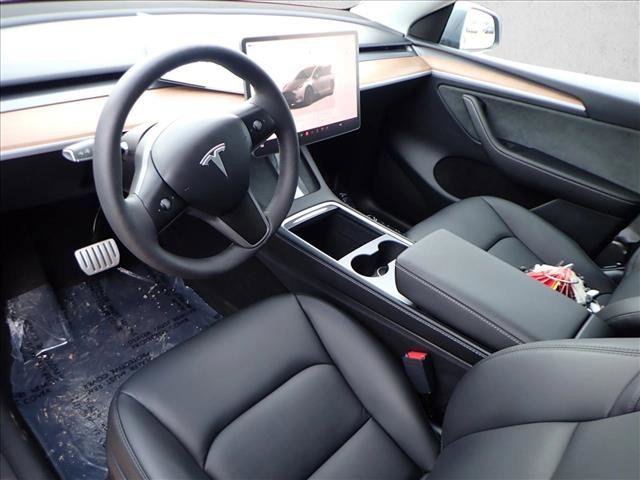 Used 2024 Tesla Model Y Performance image 11