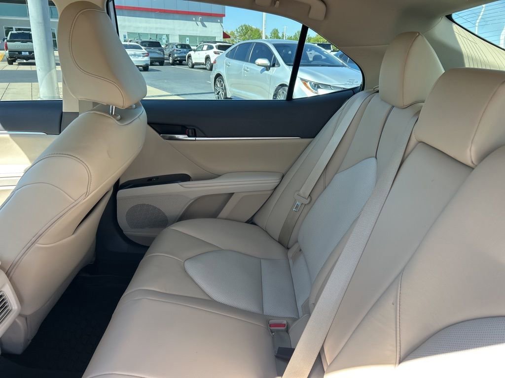 Used 2020 Toyota Camry XLE image 12