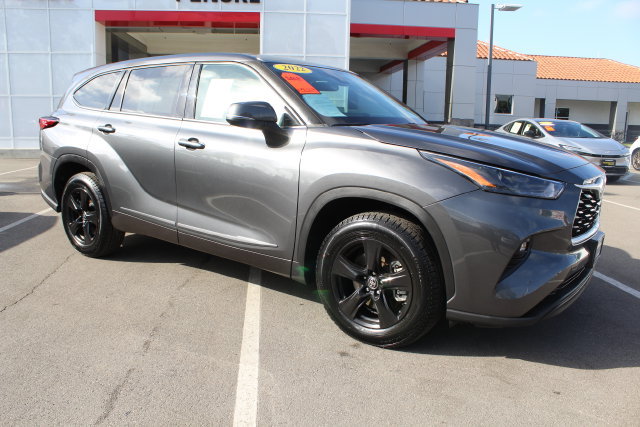 Used 2022 Toyota Highlander LE FWD image 21