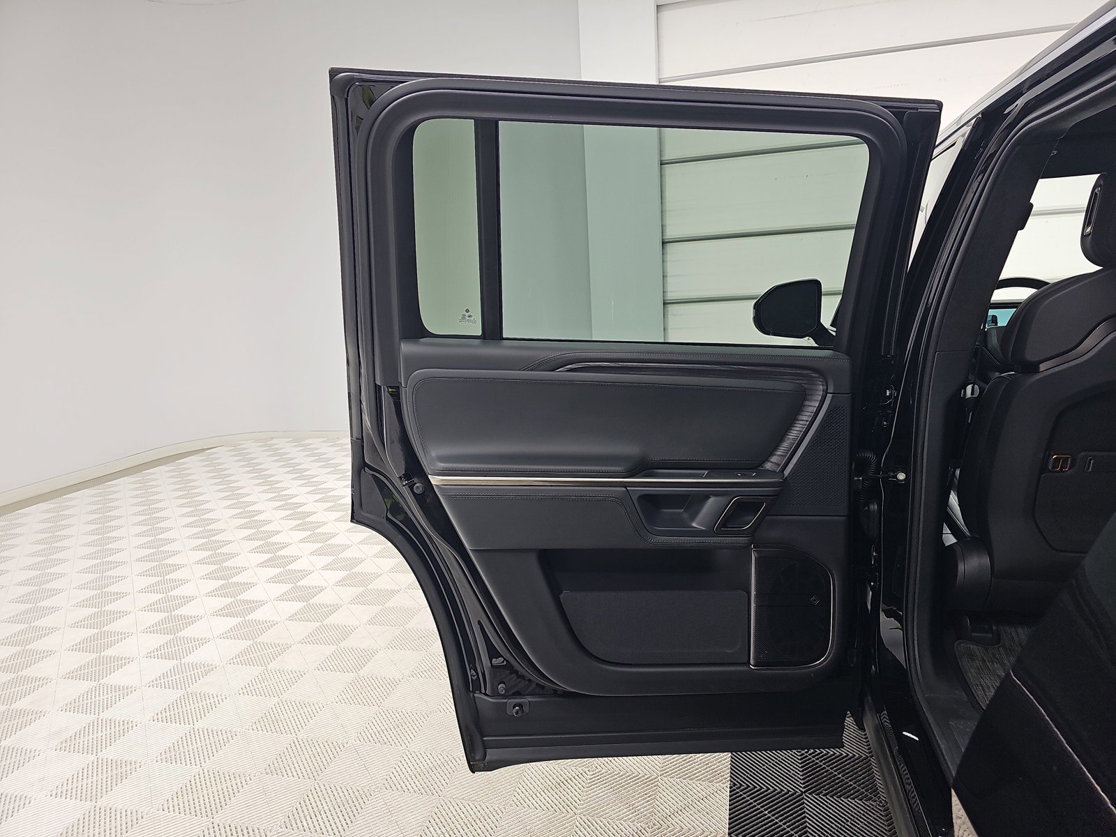 Used 2024 Rivian R1S Adventure AWD/4WD image 17