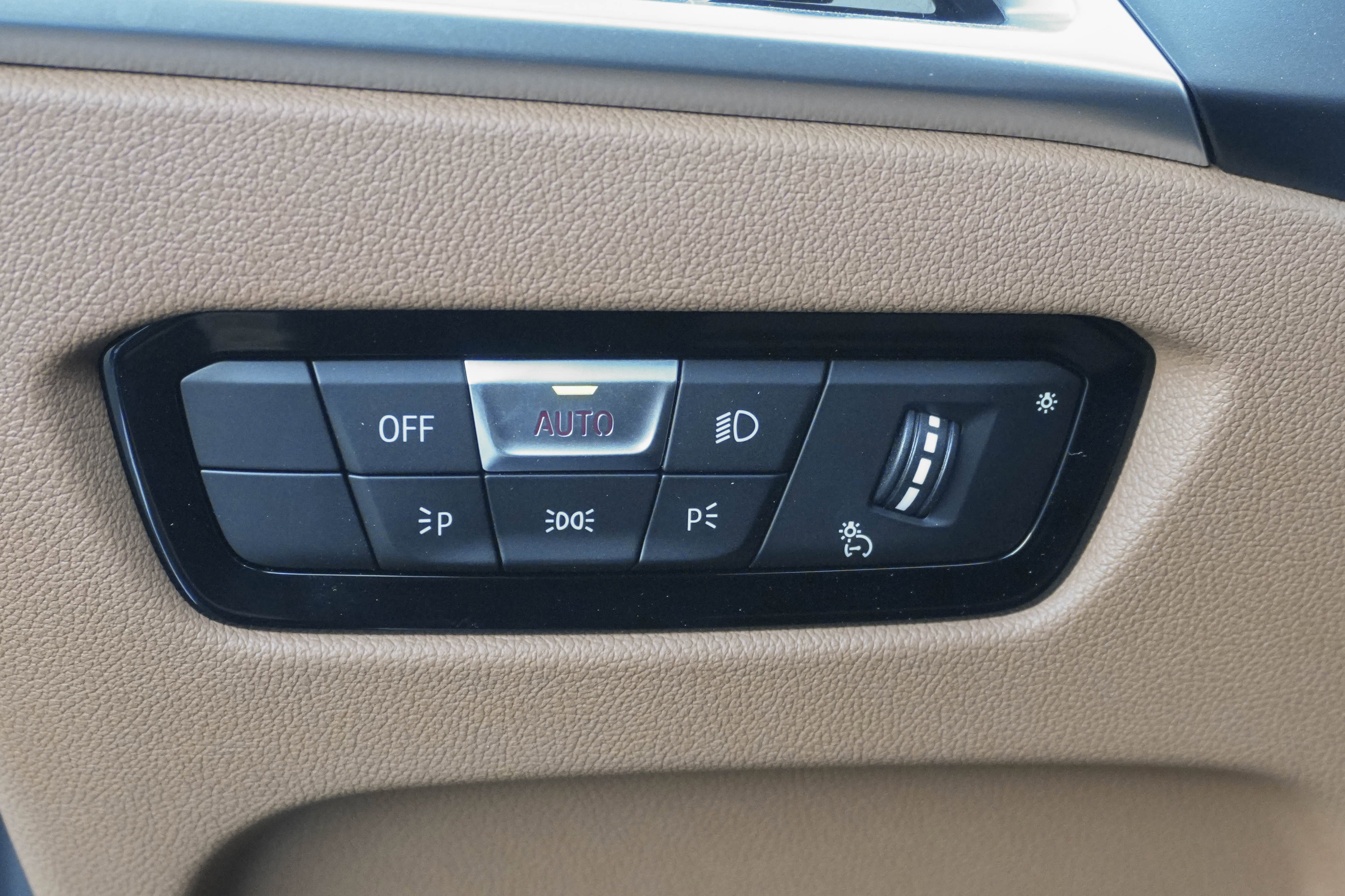 Certified 2025 BMW 430i Convertible w/ Premium Package image 14