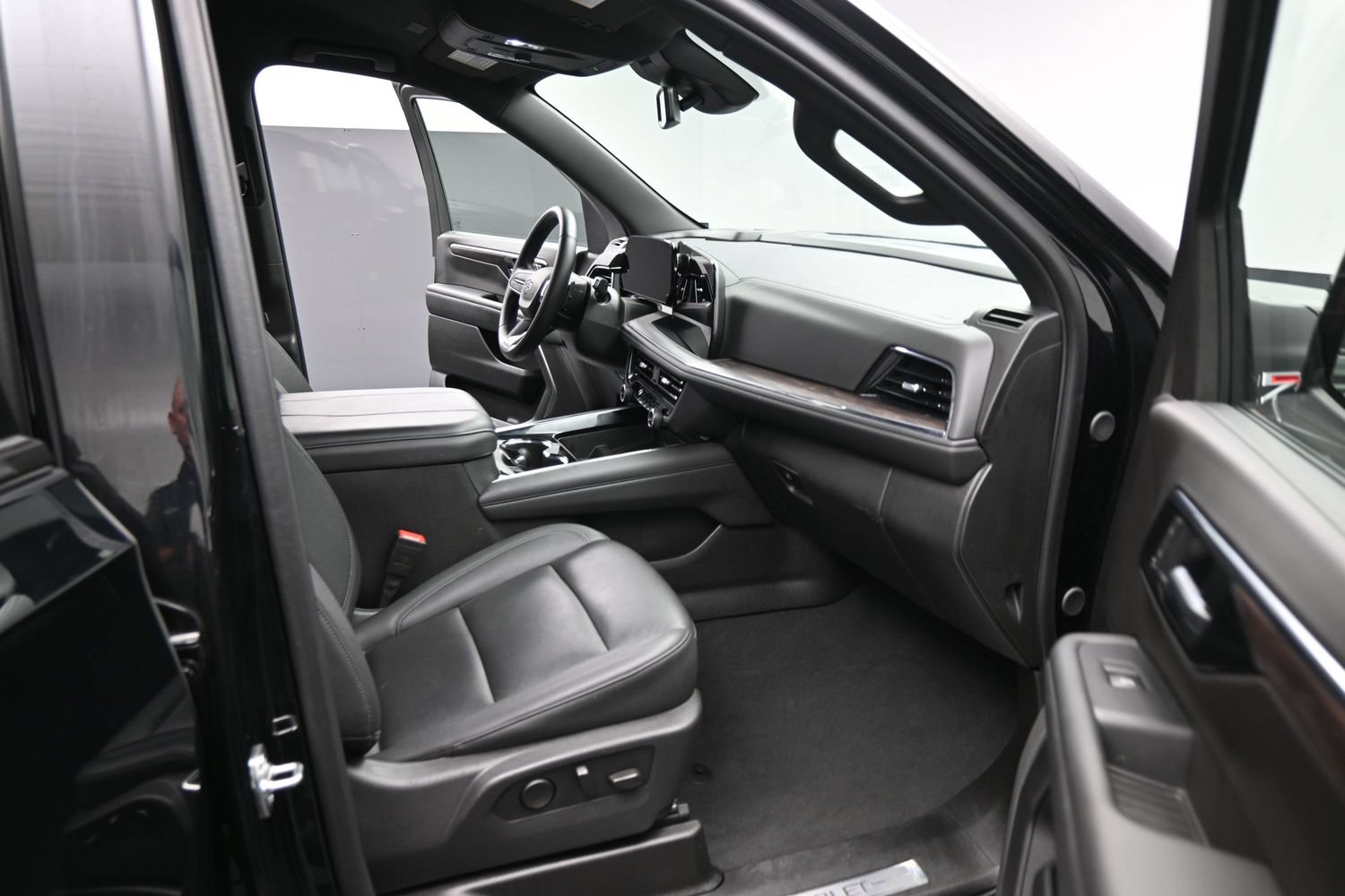 Used 2025 Chevrolet Suburban Z71 AWD/4WD image 20